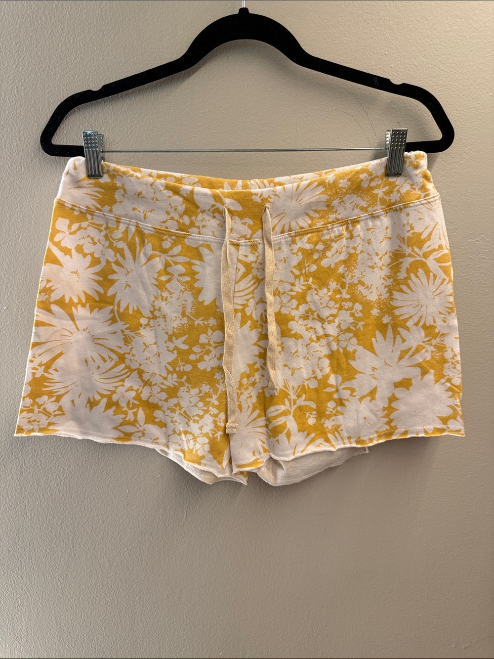 Sundry Size 2 M Yellow and White Floral Tie-Waist Athletic Shorts